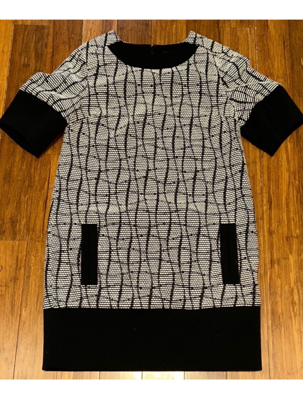 Banana Republic Black/White  Dress –Work Office Chic, Graduation Dress Size4 - Picture 9 of 9